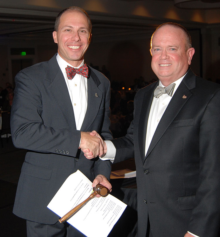 IIABSC Immediate Past President Ken Finch (right) passes the gavel to new IIABSC Chairman of the Board Scott Moseley (left).